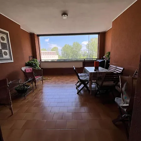 Nuova E Comoda 아파트 *